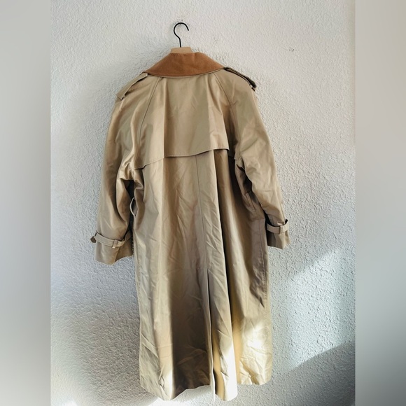 1970s Vintage Trench Coat with Fox Run Lining - Picture 5 of 16
